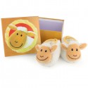 Chaussons bébé avec hochet mouton