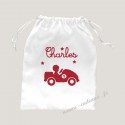 Petit sac pochon personnalisé garçon dans sa voiture